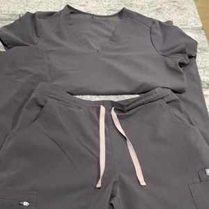 Figs scrub set in Grey top sz small pants medium
